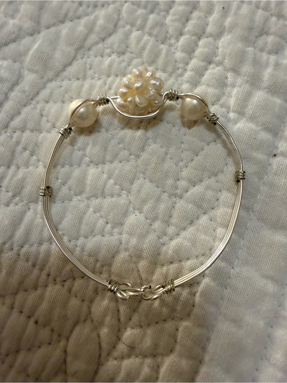 Silver Wire Pearl Cluster Bracelet in White